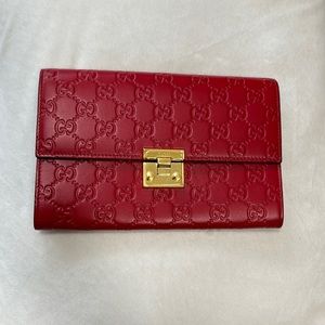 Gucci padlock clutch wallet